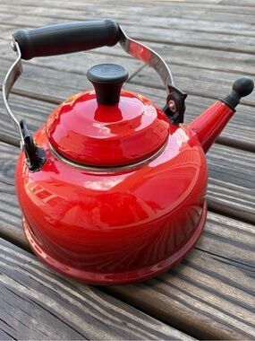 Le Creuset Tea Kettle 1.7 Quart
